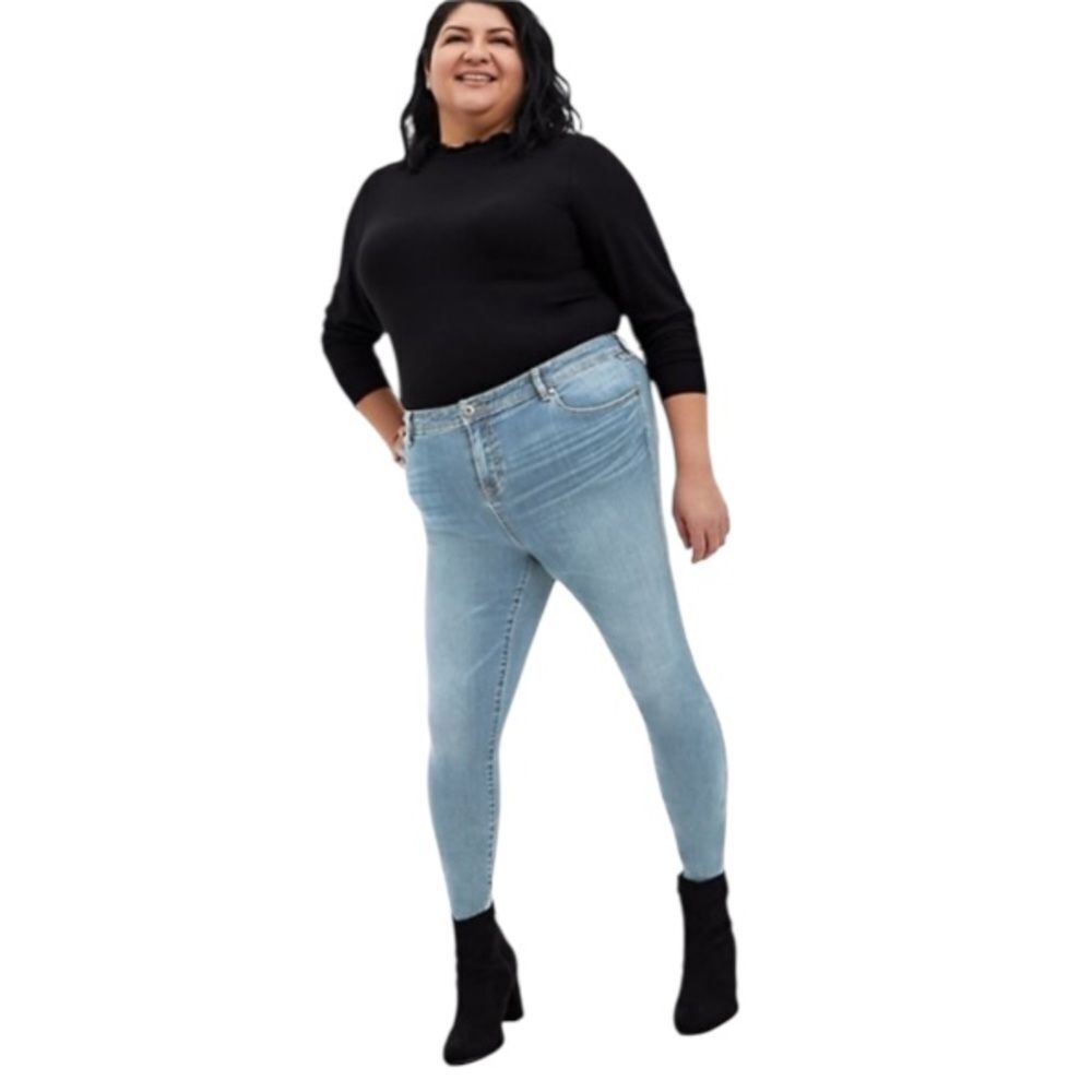2 for $30 TORRID Midfit Super Skinny Mid-Rise Jean NWT - Picture 11 of 11